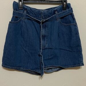 UNIQLO belted denim shorts
